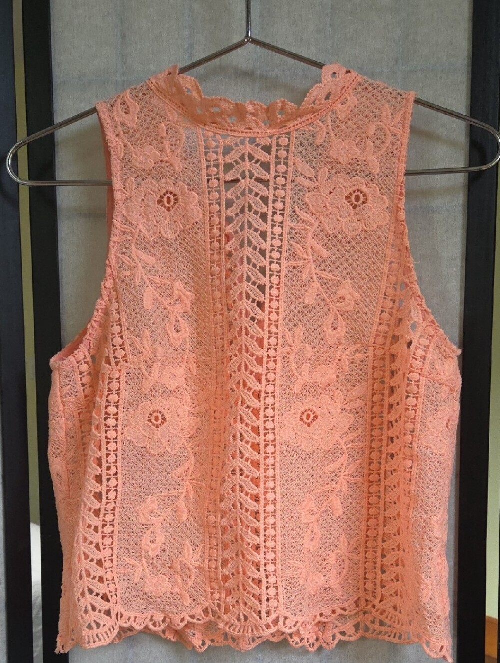 Sleeveless Lace Camisole in Peach